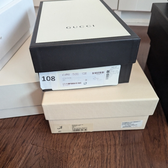 8 Designer boxes and bag - Chanel, Gucci, Toteme, Alexandre Birman - Picture 3 of 5